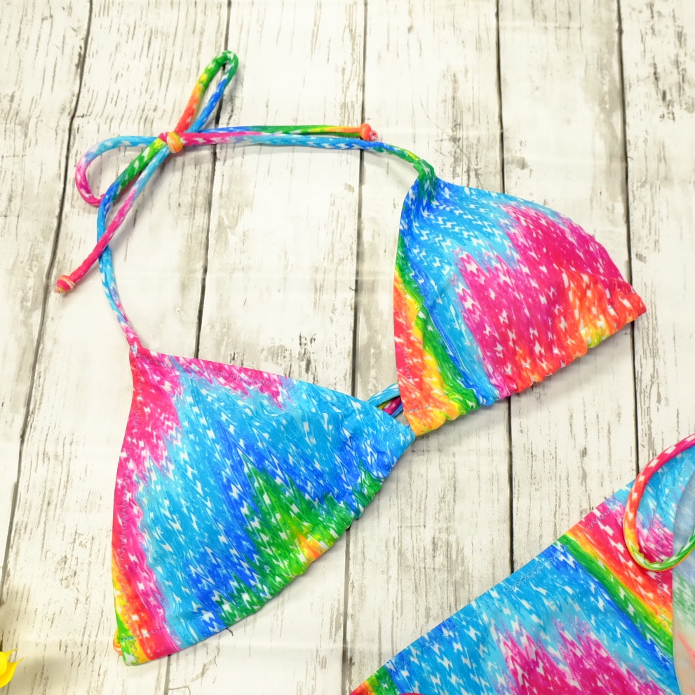 ド派手なタイダイ柄でみんなの視線を集めちゃおう★タイダイ柄三角ビキニ(M)
